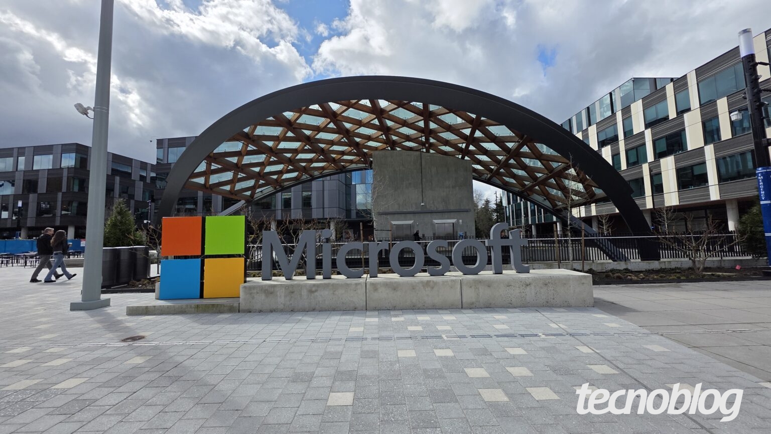 Após defender home office, Microsoft agora prioriza trabalho presencial